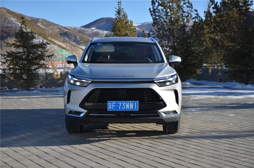 试驾BEIJING-X7 拥有同级最长的轴距和行政轿车的静谧性
