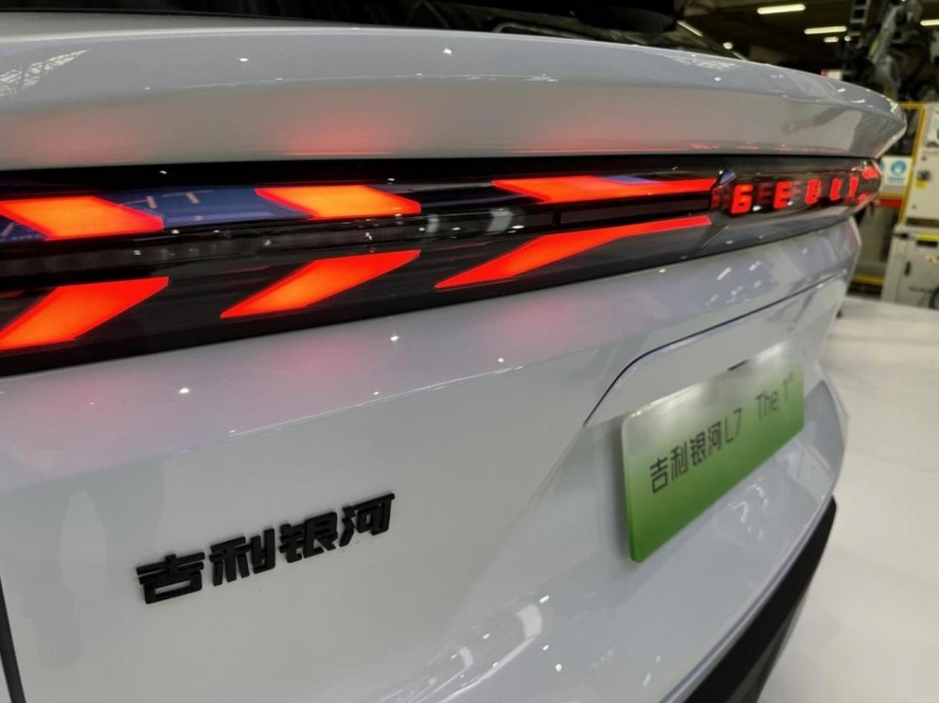 银河L7宝鸡工厂实拍，44.26%热效率，三挡DHT Pro插电混动