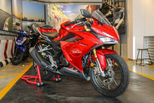 本田CBR150R新款发布 国外售价不到两万 这个外观简直了