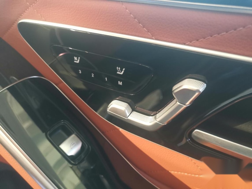 实拍奔驰S级S500L 4MATIC，车长超5米3，一坐进去就舍不得下