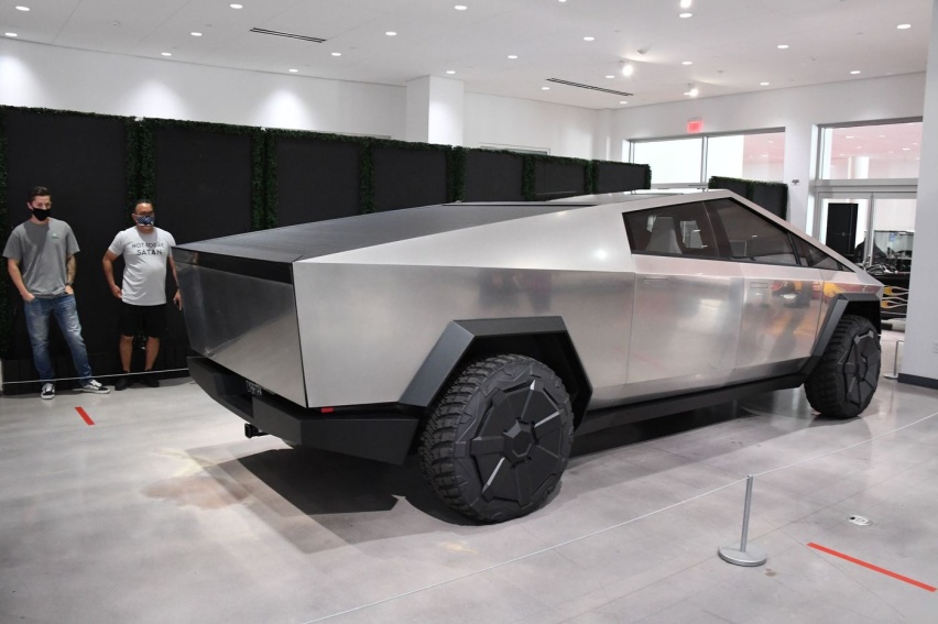 特斯拉Cybertruck量产版曝光 增加后视镜，轮圈像Model 3，回本利器