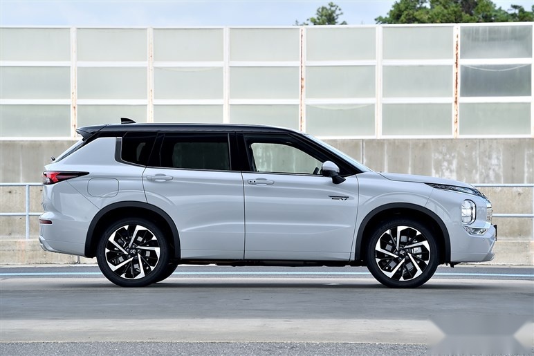 30万在日本能买什么样的新能源车？看看插电式混合动力三菱欧蓝德