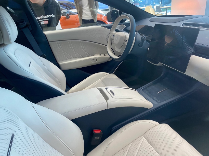 极氪007实车到店，黑化颜值更高，配可倾斜中控屏，续航870km