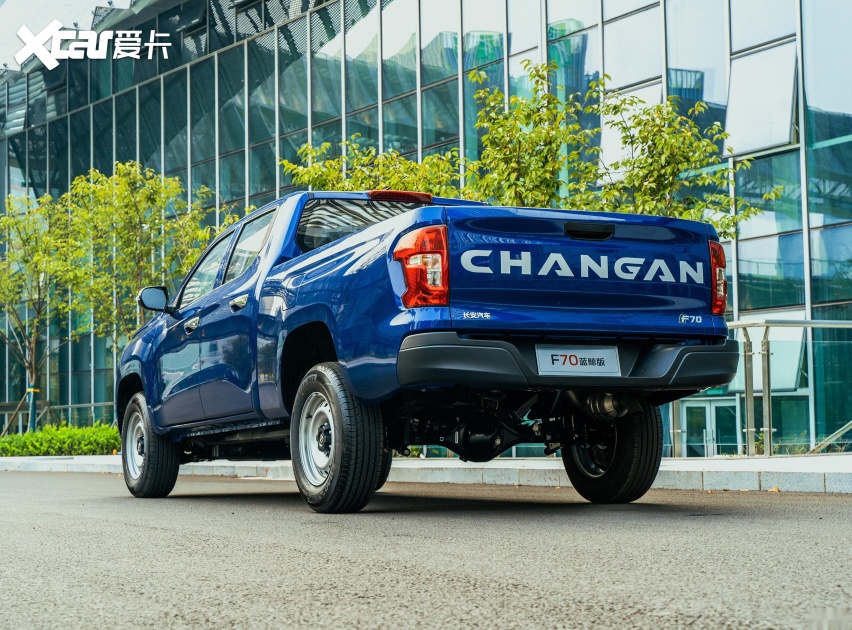 配2.0t动力 长安全新皮卡f70实车亮相 内饰是亮点