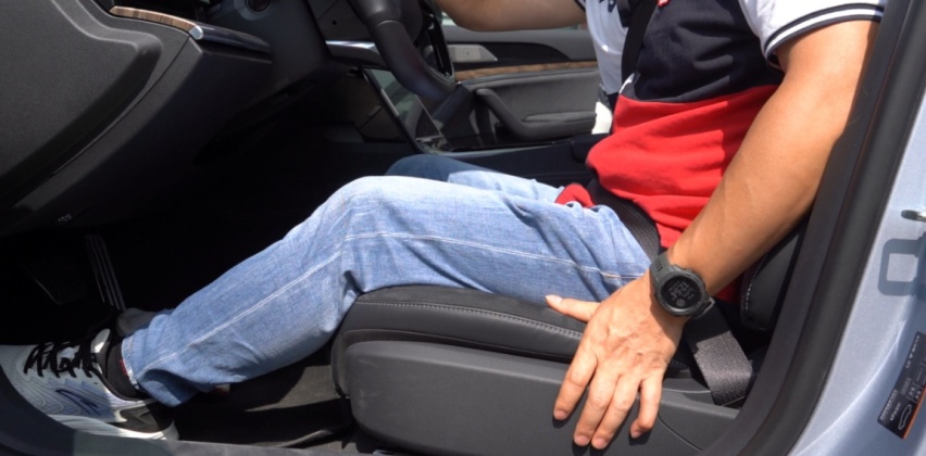 哪吒S真的可以上打Model 3，下踢小鹏P5？让我们一起探个店先！