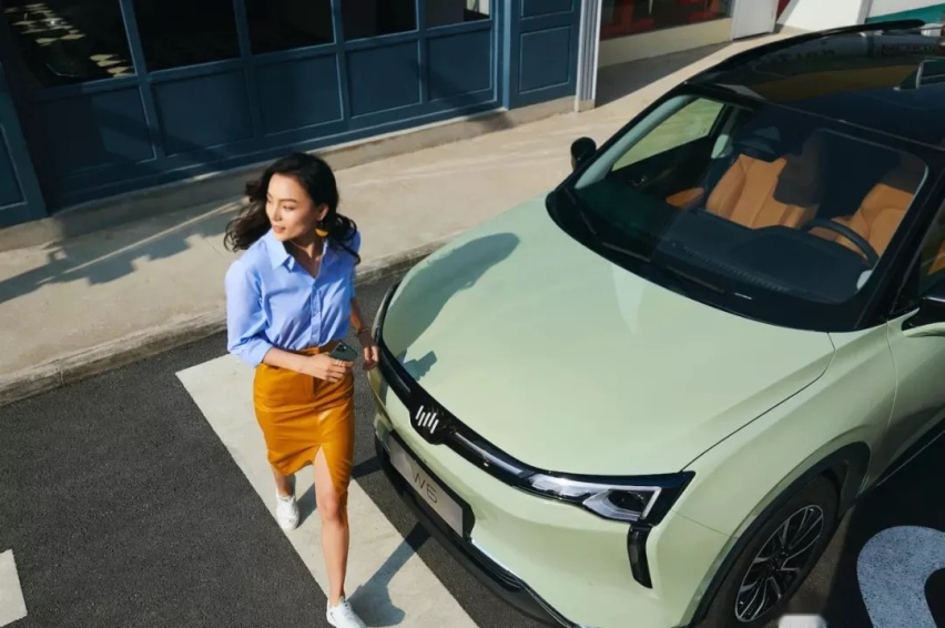 电车油车同级较量，威马W6和RAV4，谁更强？