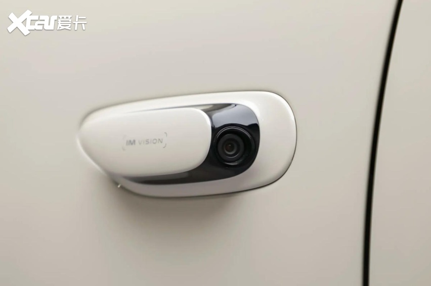 线控底盘转向比可变，2027款智己LS6对比2026款，三个配置哪个值