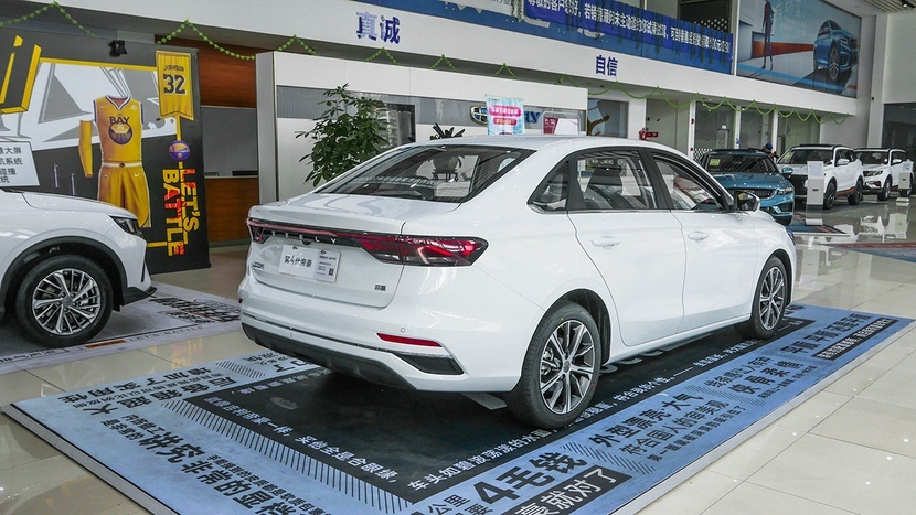 【帮你选车】造型内饰配置全提升 6.99-8.89万元 第四代帝豪实拍