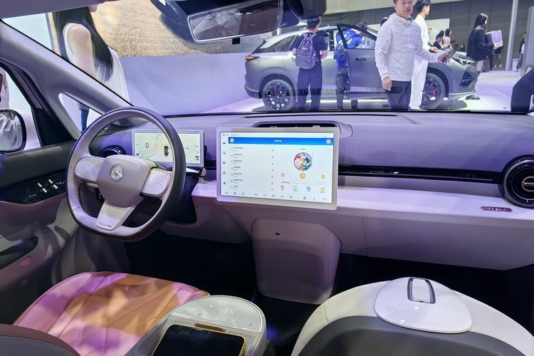 花15万买一款拥有牙胶级内饰+续航500公里的智能亲子车，值吗？
