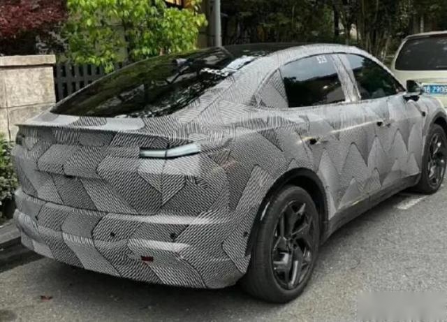 20万级独享蔚来换电！乐道L60换电测试照曝光，对标特斯拉Model