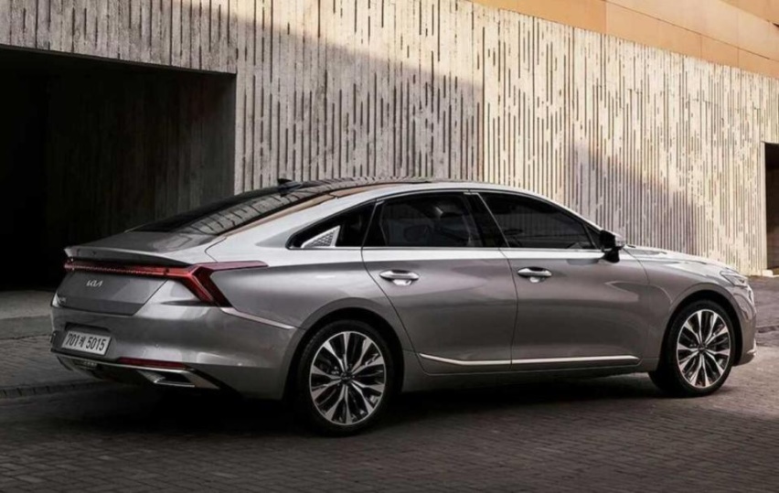 豪华韩范！搭载3.5L V6动力，起亚K8海外实车谍照曝光