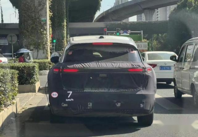 对标宝马X3？或名为ES5，蔚来全新SUV谍照曝光