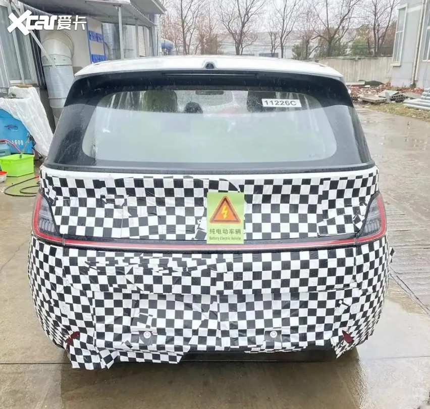 五菱又推新车?内部代号eq100谍照曝光,尺寸或大于缤果