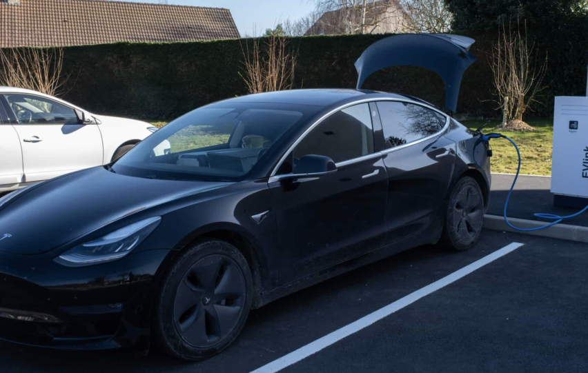 特斯拉Model 3新款来袭，价格或不足20万，你敢买吗？