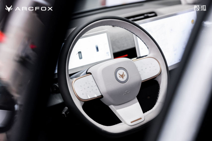 ARCFOX极狐中心海口华诚店隆重开业！