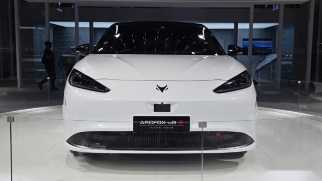 买蔚来ET7不如买极狐？40万买北汽+华为到底能得到啥