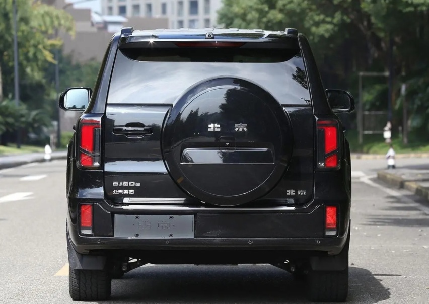 增程混动已经扩展到越野车！BJ60e 实车亮相，比燃油版更受欢迎