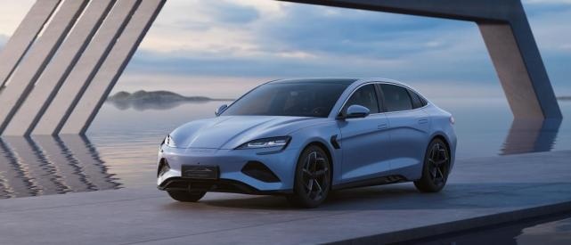 加速3.8 秒，22万元起售跟Model 3正面刚，比亚迪海豹官图曝光