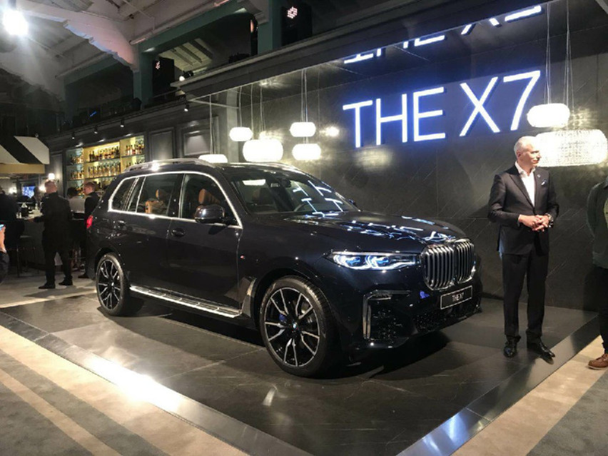 宝马X7售100万起 轴距3150 车长5.15米 PK奔驰GLＳ