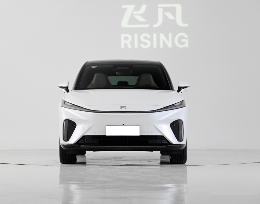 新款飞凡R7成功了，续航达670km，还有43英寸大屏幕，售价是亮点