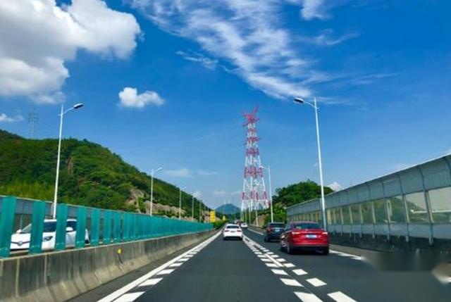 高速路上不合理限速牌将被拆除，11月份开始，终于能放心驾驶了