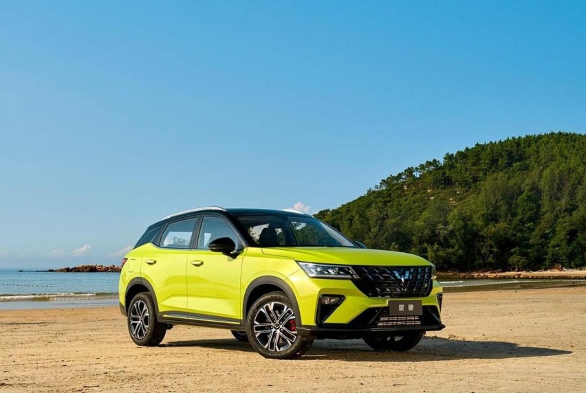 年轻人第一台SUV？ 双色车身+多种动力，五菱星驰上市，5.68万起