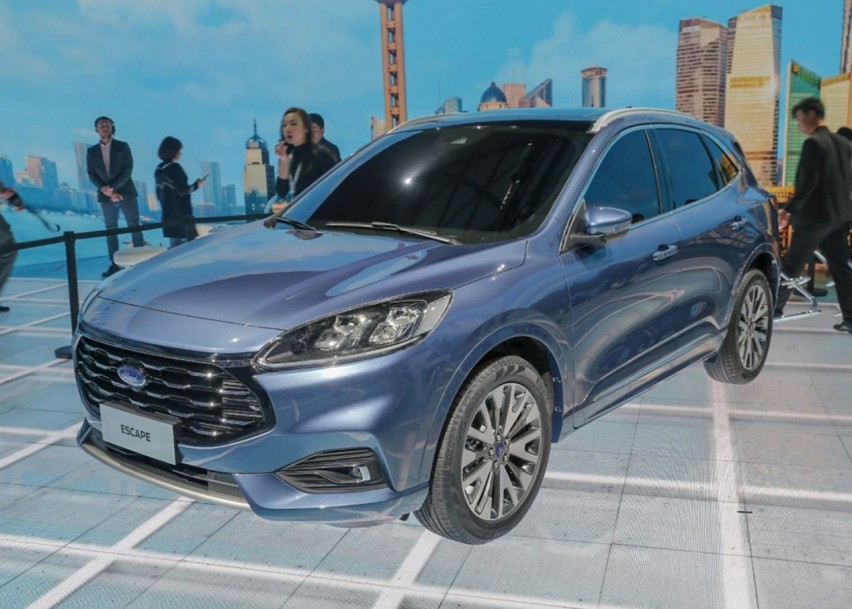 原版引进的海外版福特车型，有三缸、四缸、插混可选，会有四驱