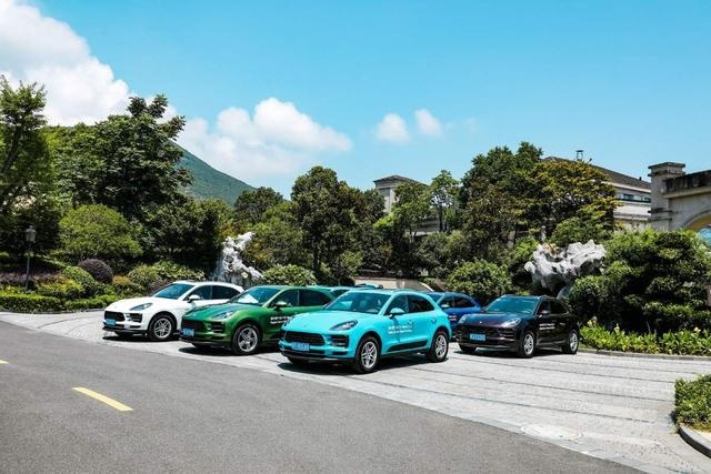 天生自带跑车基因，夏日肆意驰骋，体验保时捷新款Macan