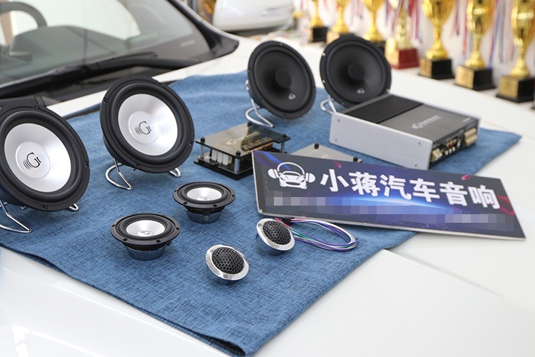 哈尔滨丰田霸道音响无损改装升级，车主：改发烧音响还得找专业店