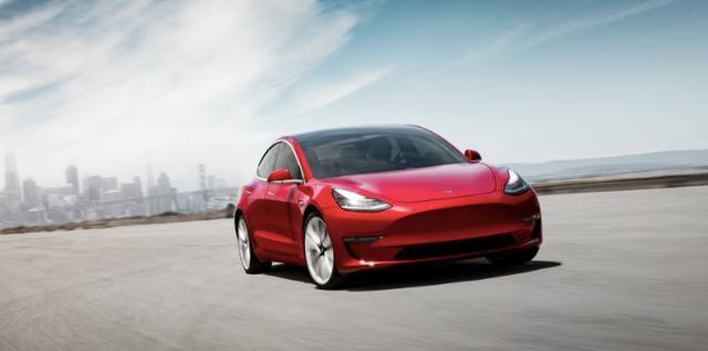 国产特斯拉Model 3即将降价 网友直呼：韭菜又开花了