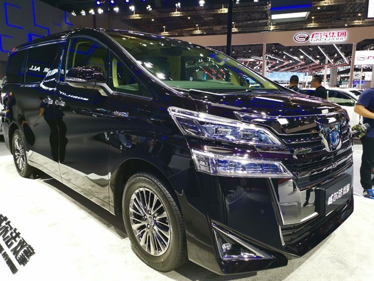丰田埃尔法2.5L双擎比3.5L V6还贵3万多！