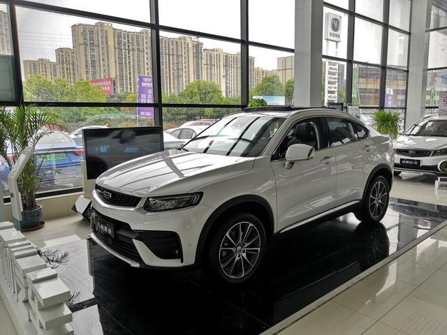 吉利星越1.5T车型到店实拍:质感不输豪华车,后排有惊喜