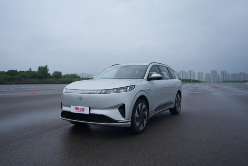 东风奕派eπ008，21.66万的大6座SUV