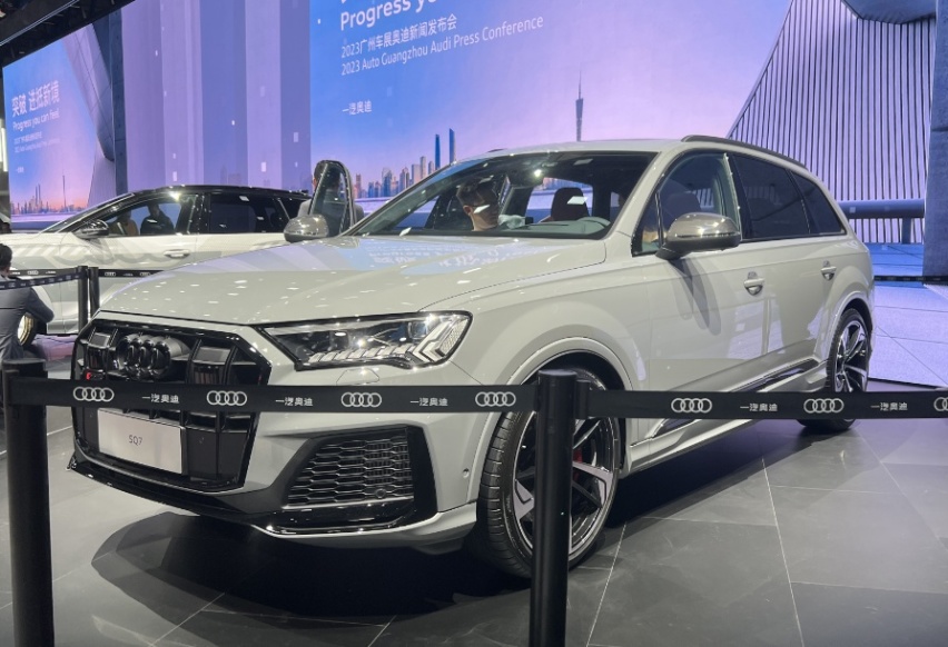 2023广州车展丨限量300台 全新奥迪SQ7暗夜骑士版预售价117万