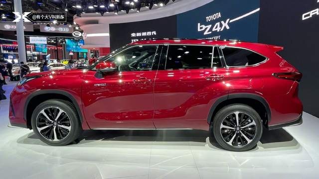 皇冠陆放28万起售，区别不止皇冠标