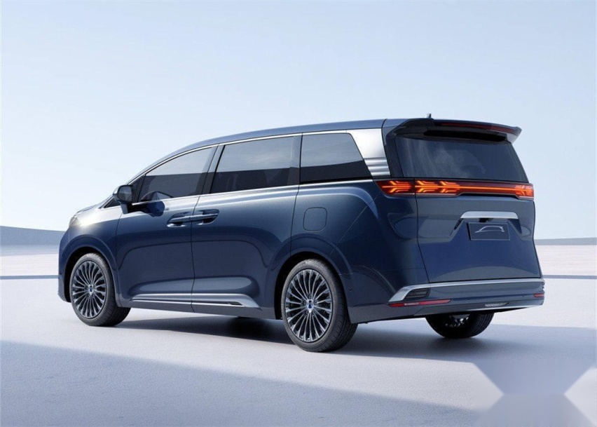 35万买家用MPV,选腾势D9还是上汽大通MAXUS MIFA 9?