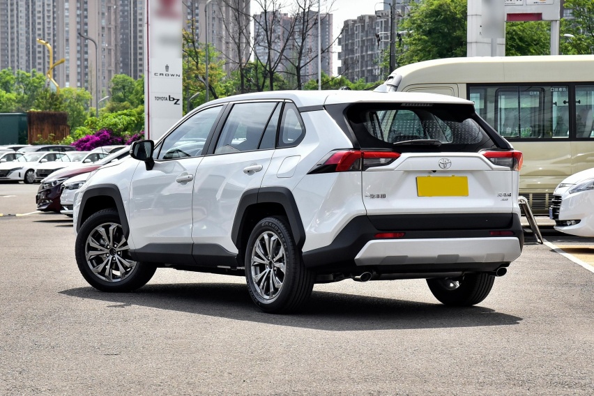 一汽丰田RAV4荣放，经济实用颜值高，能不能买？