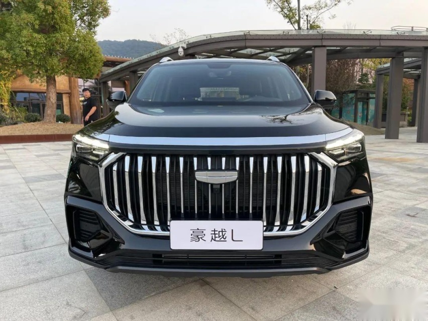 大七座SUV不二之选来了，吉利豪越L全球首秀，第三排碾压汉兰达