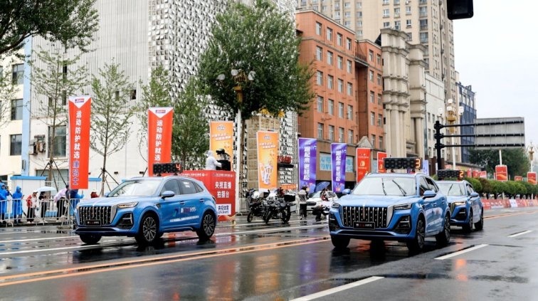 新红旗HS5燃情领跑2023吉林马拉松