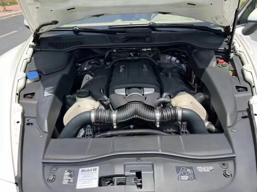 14款卡宴Turbo仅售13.8万，4.8T V8的强悍动力，可以3.