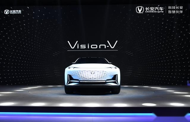 长安汽车发布高端产品序列UNI及首款概念车VisionV亮相