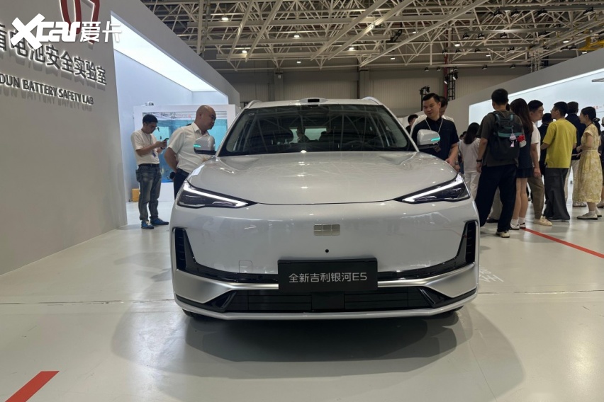 吉利智充发布 重塑全球补能新标杆 全新吉利银河E5同步上市