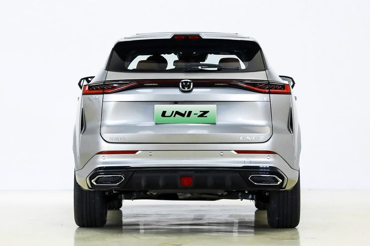 挑战热销车 长安UNI-Z对比宋PLUS DM-i荣耀版
