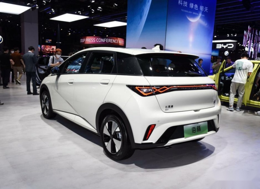 月销两万多，比亚迪海豚成为A0小车车王，2023款新车表现如何？