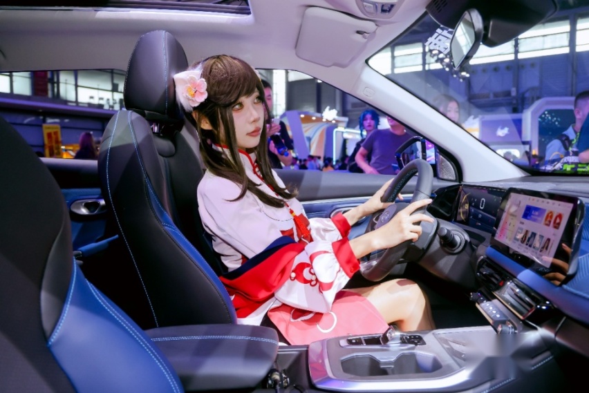 到底什么样的车，能让cos界顶流卡琳娜都疯狂打CALL？