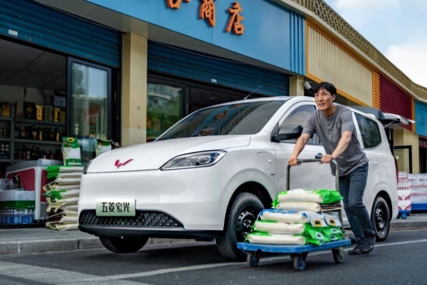 颠覆纯电MPV市场，五菱宏光纯电版不止是便宜