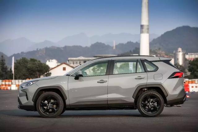全球销冠RAV4荣放，终于迎来全新第五代车型