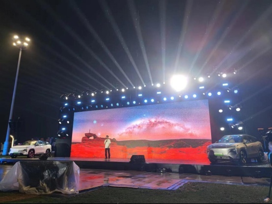 上市当红！吉利银河L7首批车主已提车 爆款潜质凸显