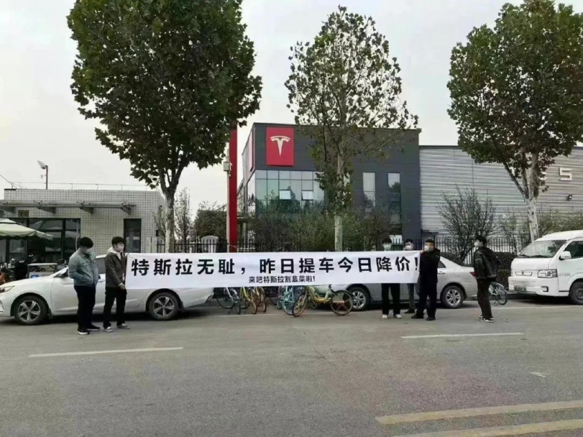 福特电马跟进特斯拉大降2.8万,新一轮电动车价格战即将开启?