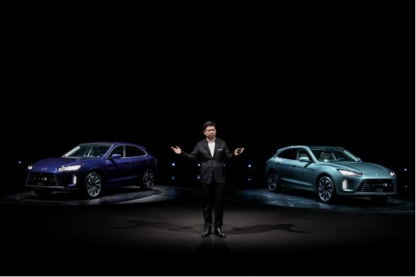 AITO品牌首款新品问界M5发布：率先搭载HarmonyOS智能座舱
